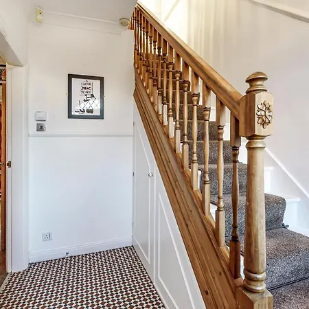 Bishy Road Hideaway Near Racecourse *