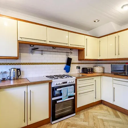 Bishy Road Hideaway Near Racecourse