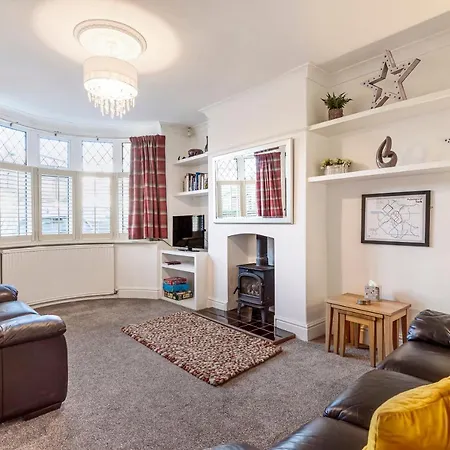 펜션 Bishy Road Hideaway Near Racecourse *