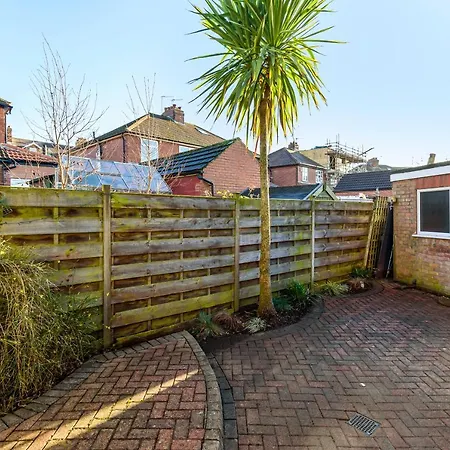 Bishy Road Hideaway Near Racecourse *