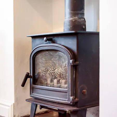 בית נופש Bishy Road Hideaway Near Racecourse