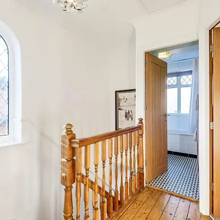 בית נופש Bishy Road Hideaway Near Racecourse